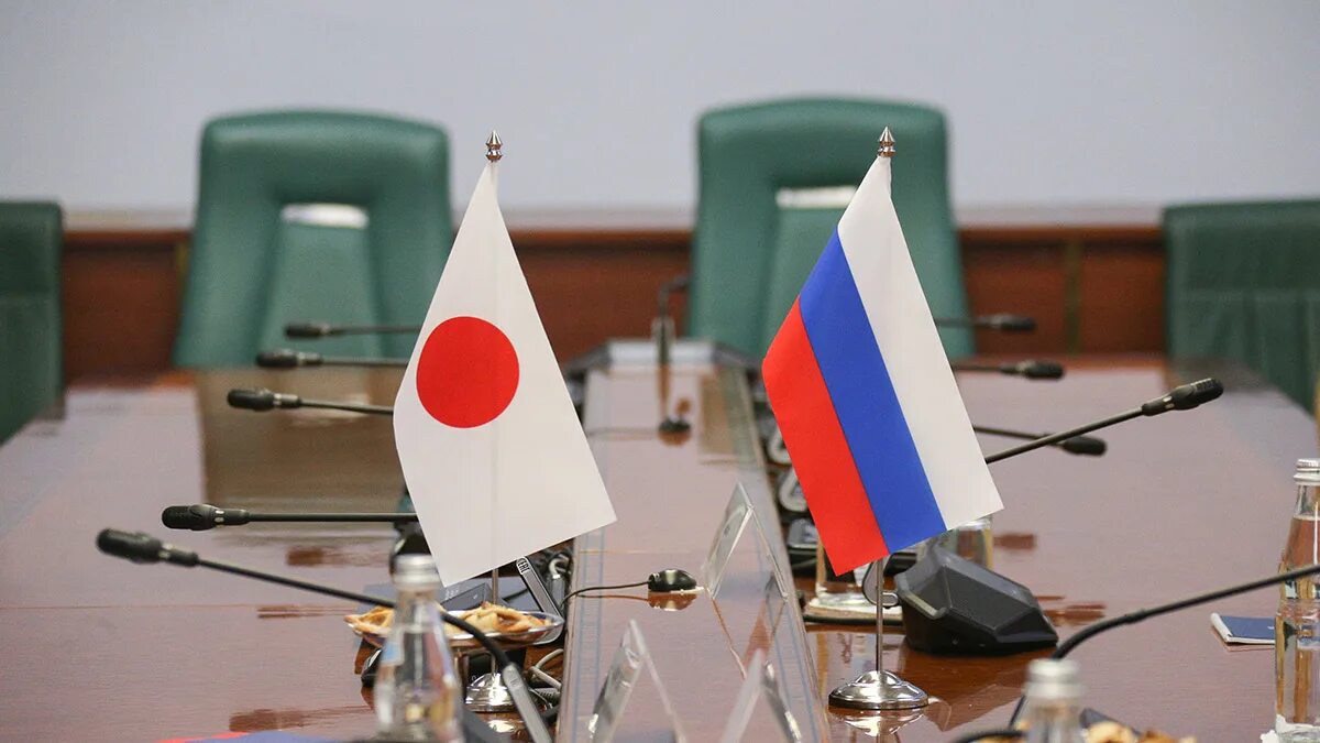 Япония против москвы. Россия и япония. переговоры россии и японии. япония россия санкции. российско-японские отношения.