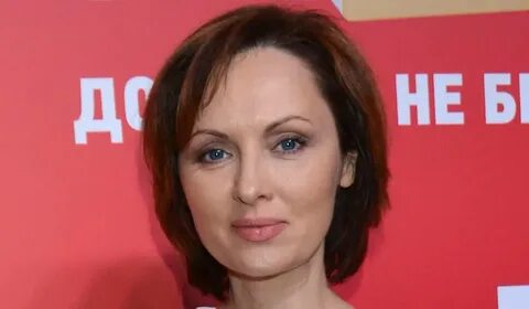 Ол бөксесіне қарындаш қадады.