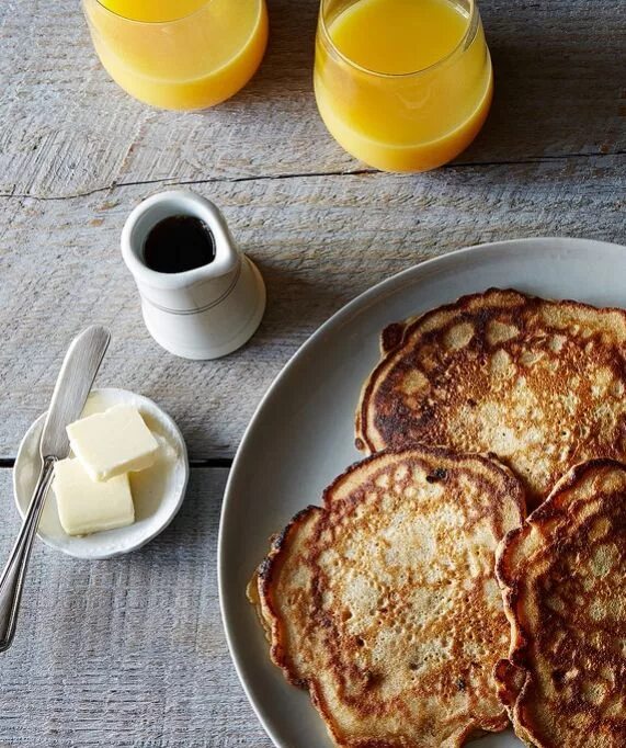 Можно ли блины на завтрак. Продукты для овсяна блина. Панкейки в ресторане. Человек - панкейк. Стальная блинная сковорода.