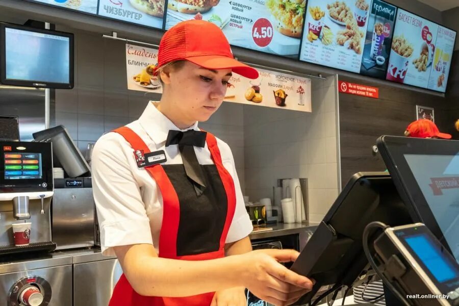Работник ресторана кфс. Работа ресторан быстрого питания. Предприятия быстрого питания. Теремок ресторан сотрудники. Сотрудник ресторана фаст фуд.
