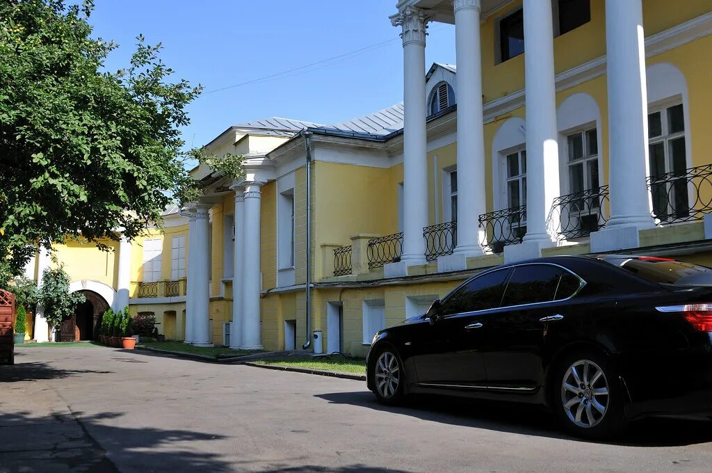 Городская усадьба Соллогуба (дом ростовых). Городская усадьба князей Долгоруковых. Городская усадьба Долгоруких на поварской улице.. Поварская 52 дом ростовых.