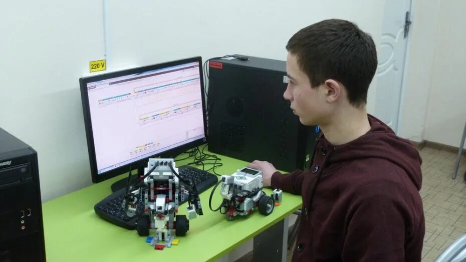 Кулибин программа по робототехнике. Стенд по робототехнике. стенд в кабинете робототехники. робототехника и 3д моделирование. стенды по робототехнике в школе.