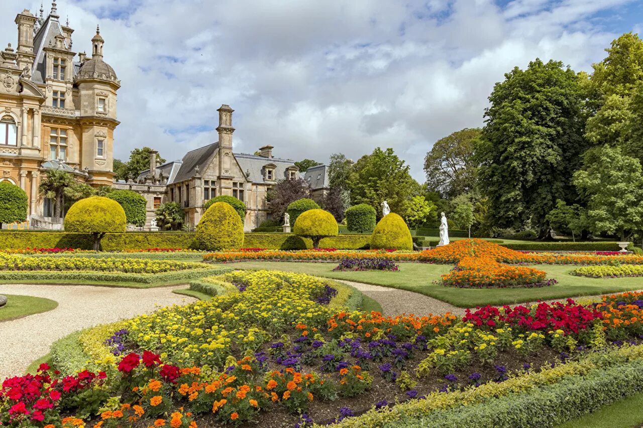 Замок хива сады англия. Castle garden. Парк в англии парк уэльса. Шверин германия. Замок элвастон.