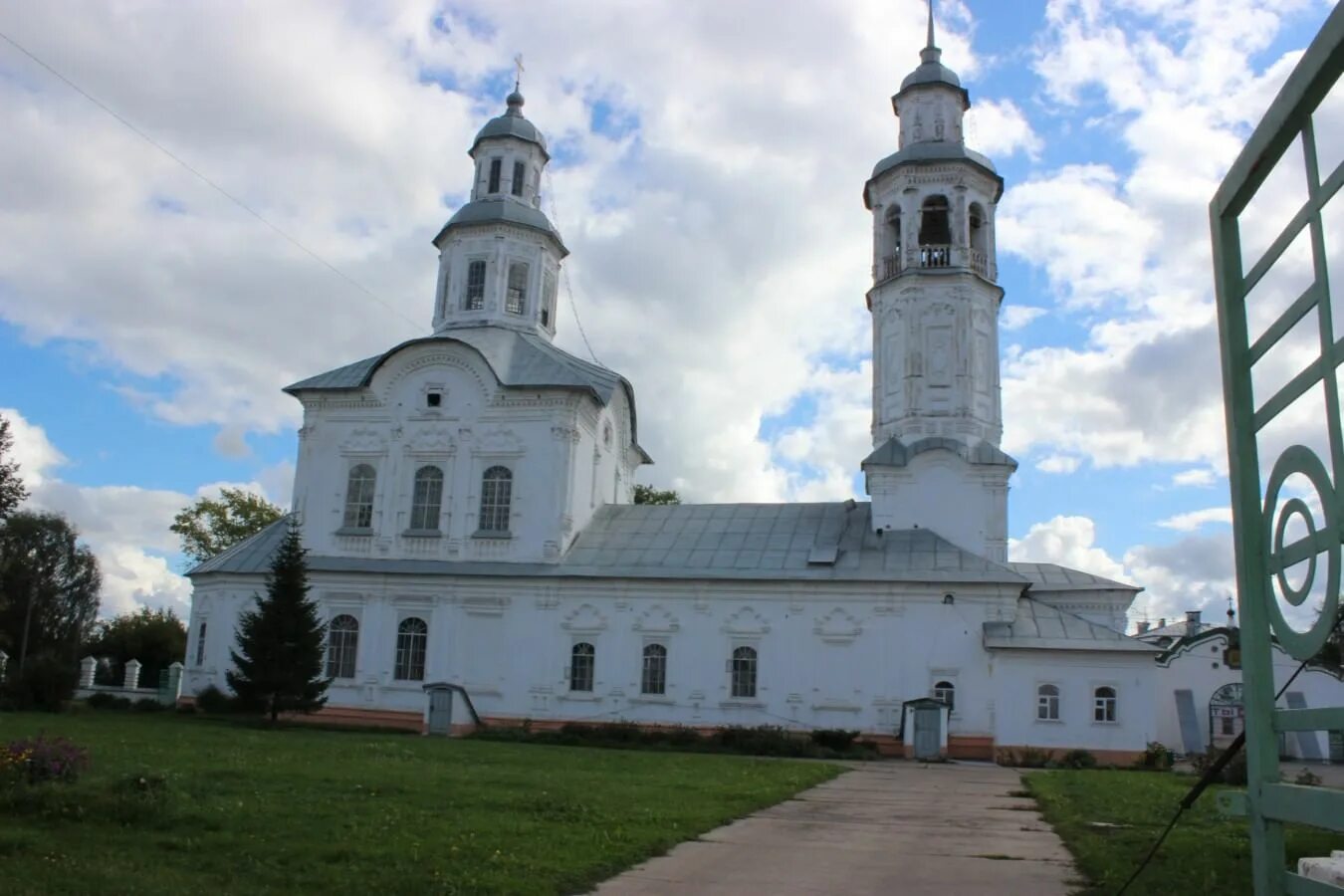 Троицкая Церковь Макарье. Троицкая Церковь Киров Макарье. Церковь в Макарье Кирова. Троицкая Церковь Киров Макарье сверху.