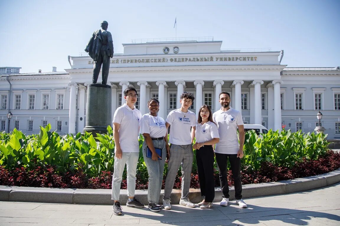 Сайт приволжского университета. Kazan (Volga Region) Federal University. Шарипов Ильфат Казань КФУ. КФУ иностранные студенты. Институты Казани.