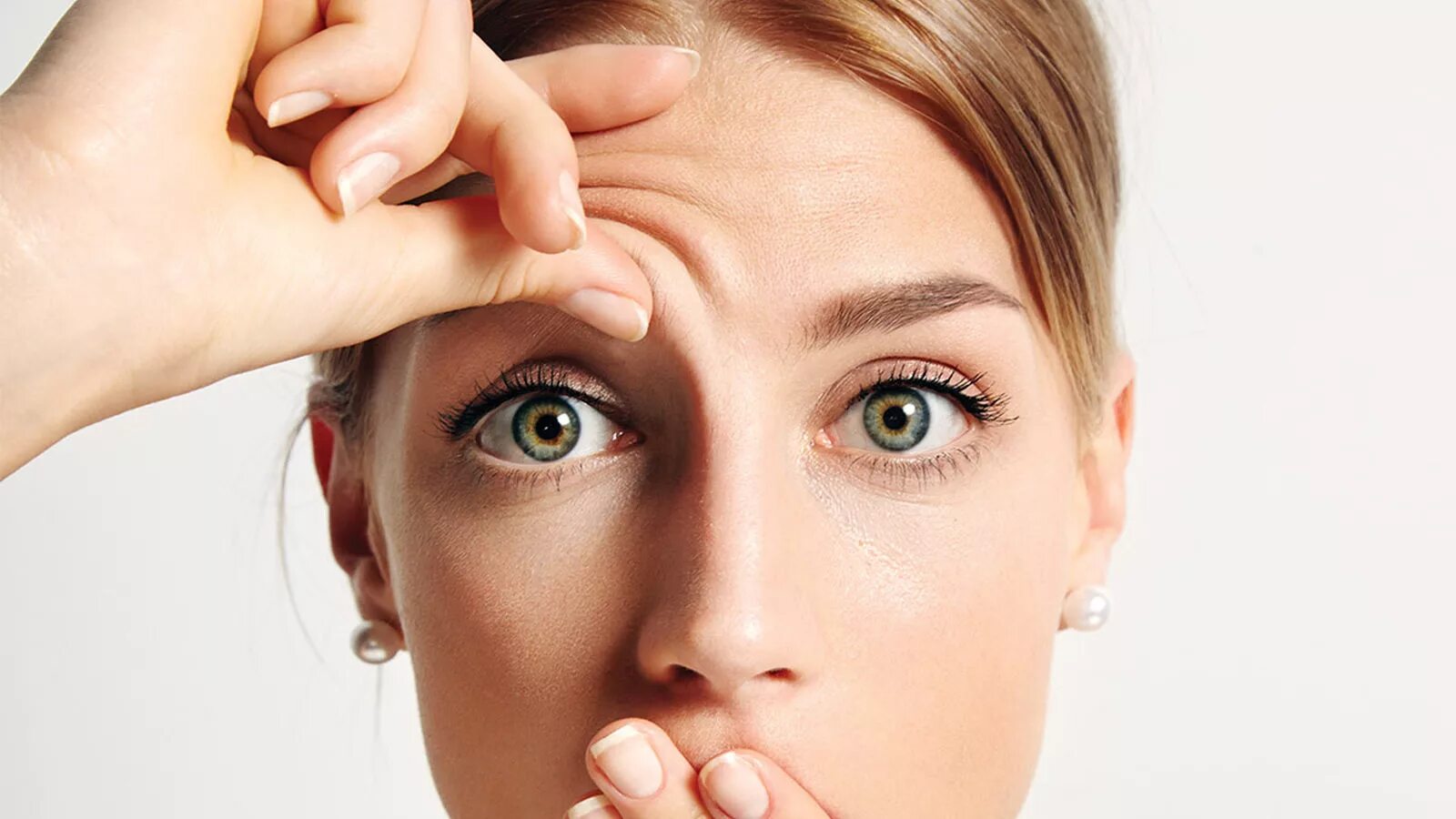 Девушка трет глаза. Лицо лоб. Моргающий глаз. Закрытый глаз мужской. Дергается бровь.