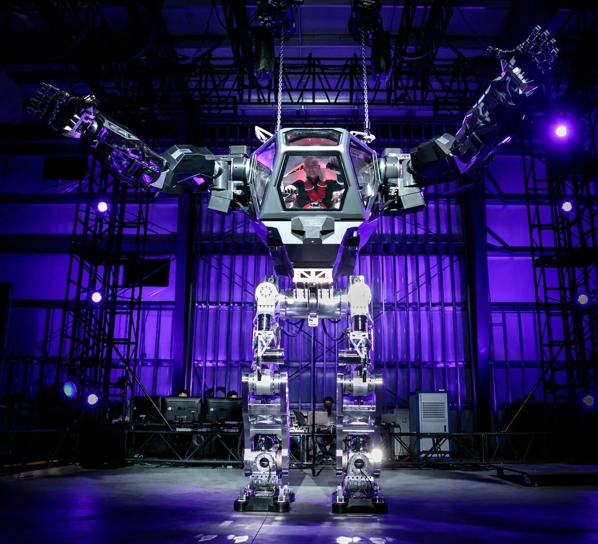 Robots out. Hankook Mirae method-2 Robot Suit. Робот. Робо. Современные роботы.