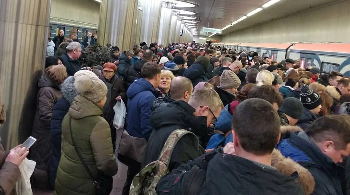 Давка в Московском метро 1982. Давка в метро. Столпотворение в метро. Давка в метро Москва.