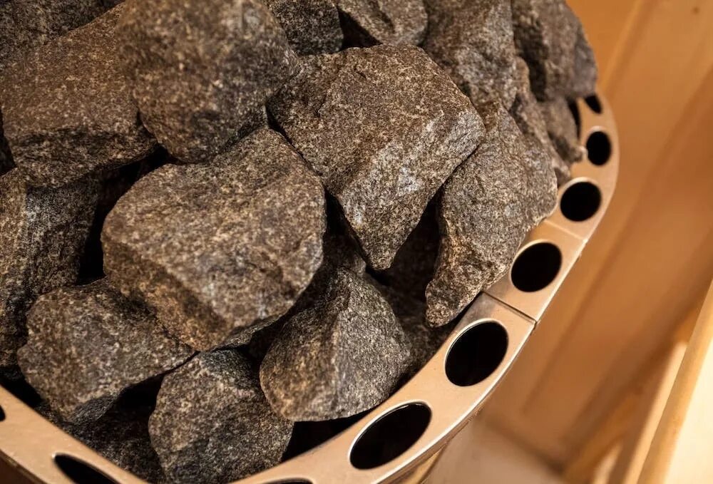 Камни в печь для бани купить. Камни для бани. Камни для печи. Камень печка. Камни для банных печей.