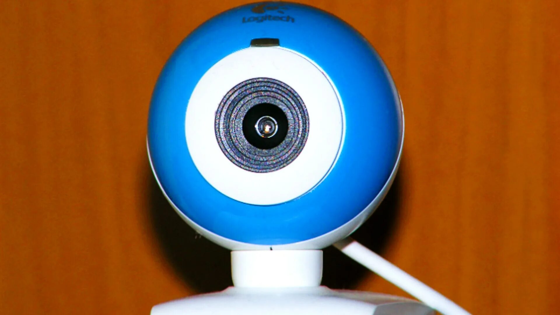 Как сделать домашнею камеру. Webcam Logitech v-uap42. Вебка Филипс spc230nc. Веб камера домашнее. Монитор с веб камерой.