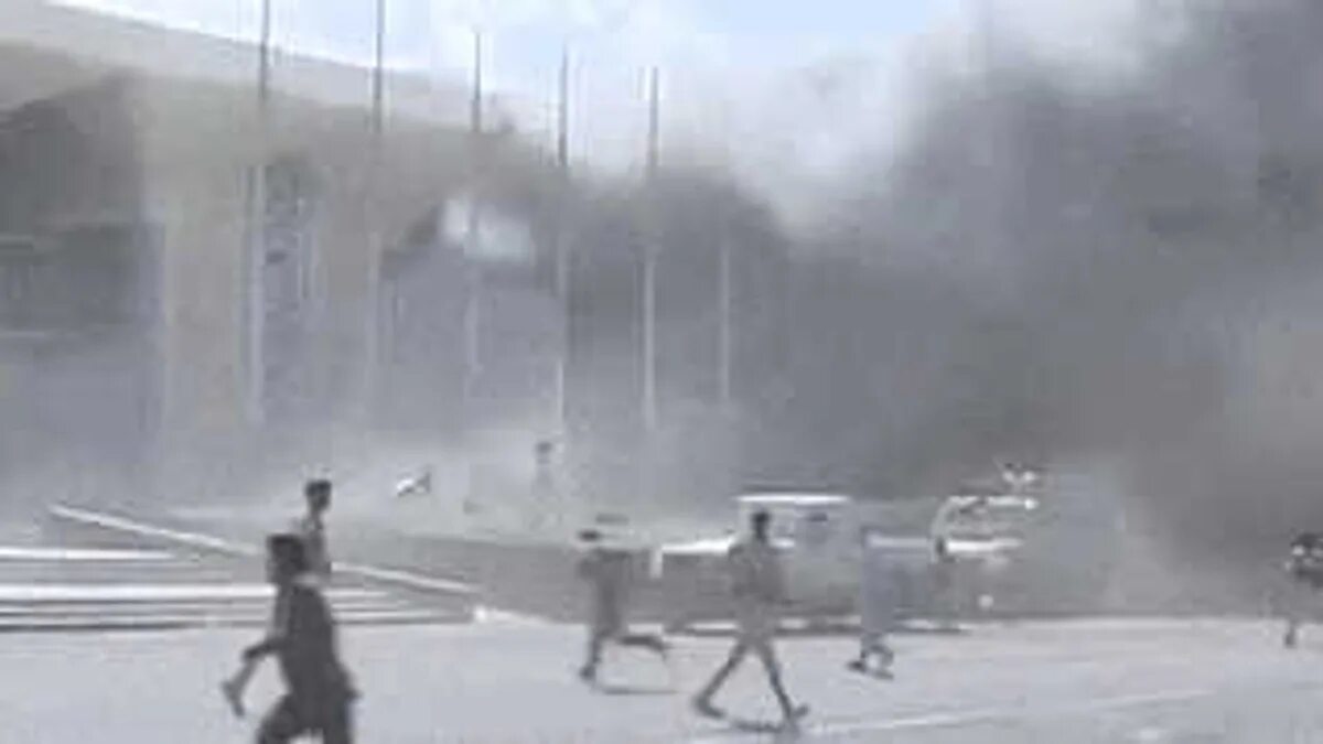 Взрыв на аэродроме Хикэм. Взорванный аеропорт Виница. Украина 2014 год обстрел аэропорт самолёт. Гифки Туркменистан взрывы в Безмеине.