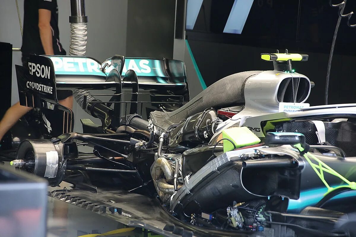 Двигатель формулы 1 2025. Мотор f1 mercedes. мотор болида f1. мотор мерседес для формулы 1. двигатель formula 1.