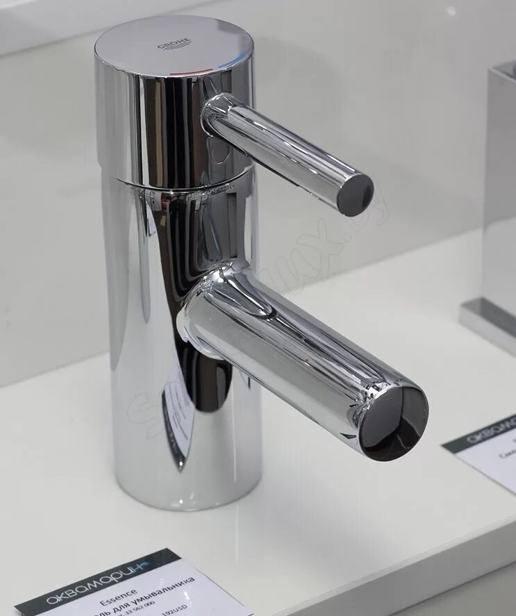 Смеситель Grohe Essence 33562000 для раковины. Смеситель Grohe Essence New 33624000. Смеситель для раковины с донным клапаном COOLSTART Grohe Essence 2336800e. Grohe Essence 33628001 в интерьере.