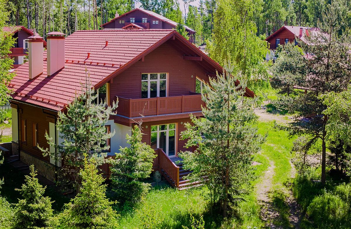 Недвижимость санкт петербург и ленинградская область купить. Загородная недвижимость. Загородный дом ЛЕНОБЛАСТЬ. Дом в Ленинградской области. Коттеджи в Ленобласти.