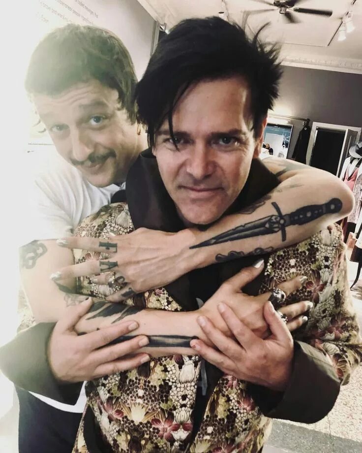 Ричард армитидж 2022. Machine gun kelly. Рихард круспе emigrate. Ричард армитидж. Rich him.