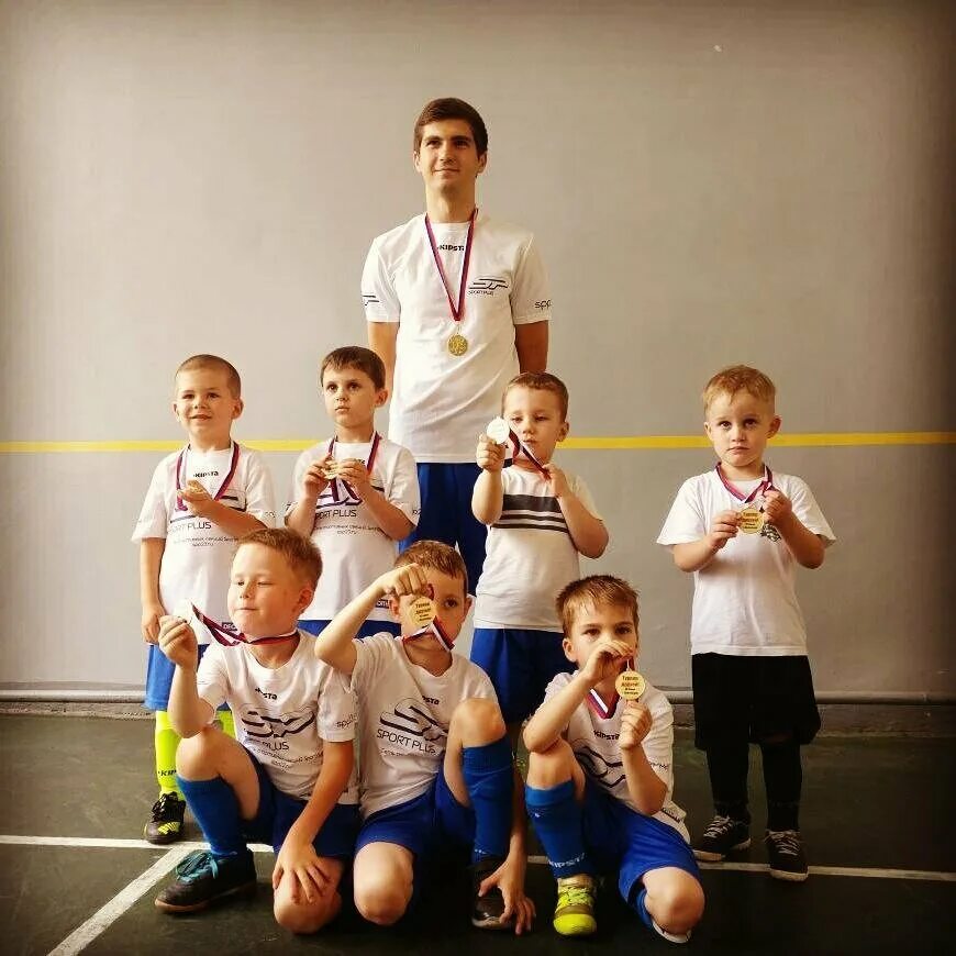 School sport club. Спортивные секции. Спортивная школа. Спортивные секции в школе. Секции для мальчиков.