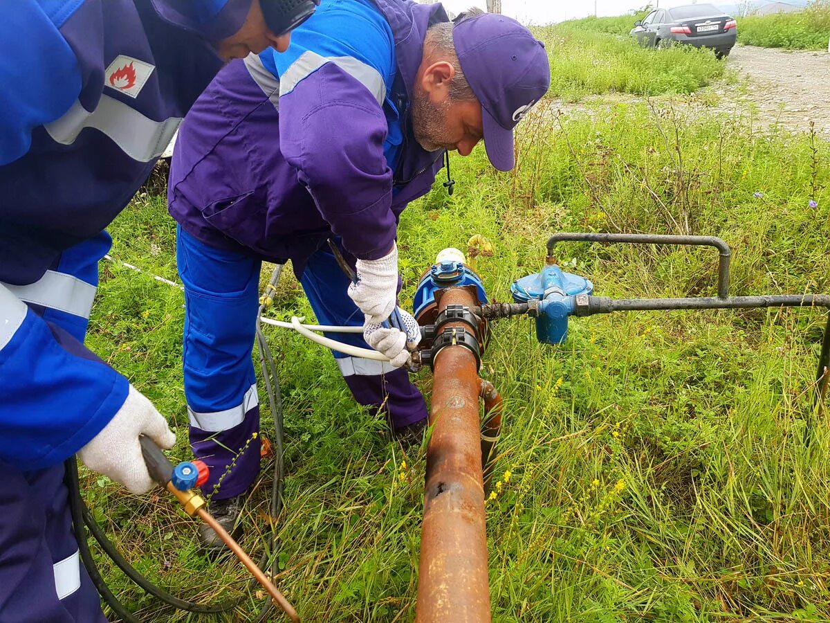 Врезка в газопровод. Врезка в газовую трубу. Врезка в нефтепровод. Врезка тавровая в газопровод.