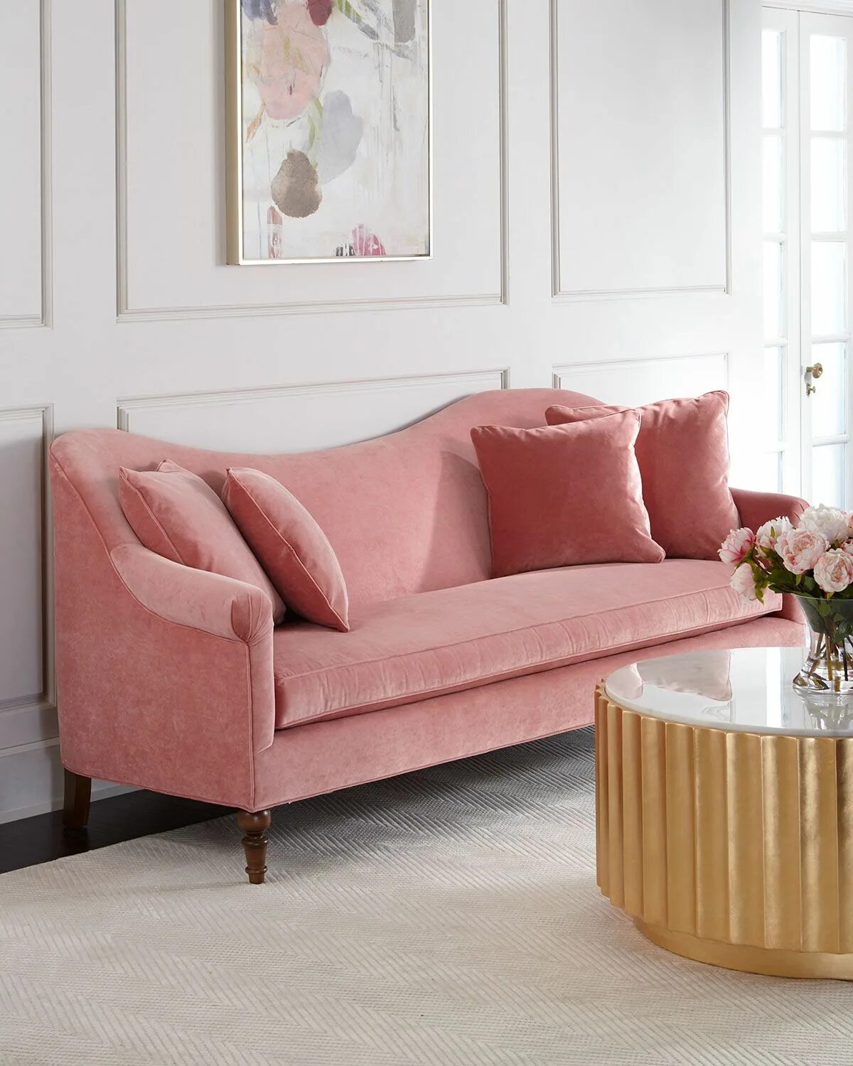 Cat sofa розовые. Диван вельвет Пинк. Диван Поли Velvet Pink. Розовый диван в интерьере. Розовый диванчик.