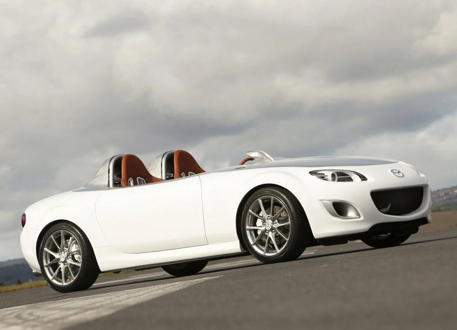 Mazda sky. Mazda MX-5 Superlight. Mx5 Speedster. Плюсы кабриолета. Mazda Speedster.