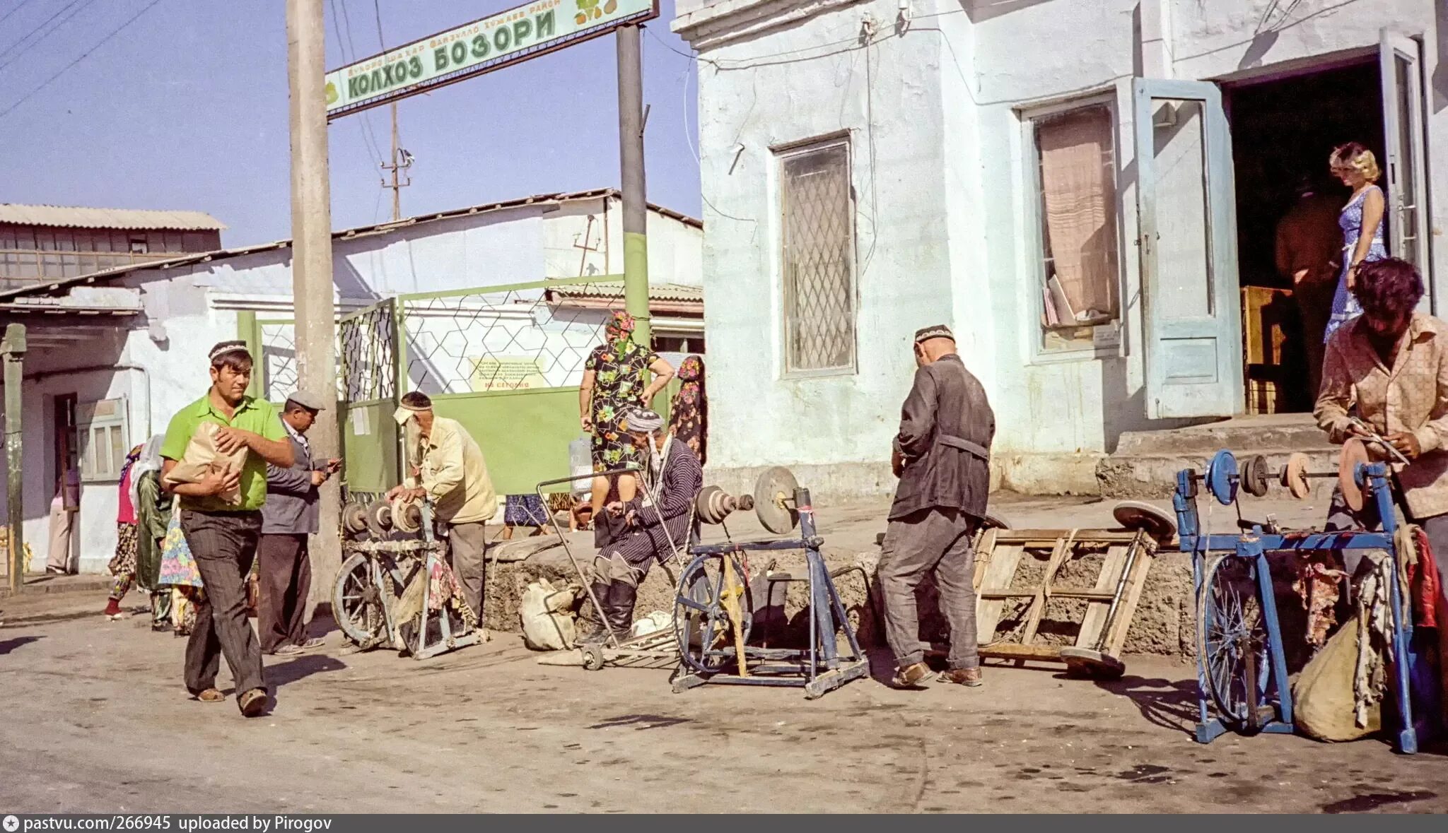 Кишлак на завод. Узбекистан Бухара колхоз базар. Бухара 1990 год. Средняя Азия при СССР. СССР Ташкент 70х Чайхана.