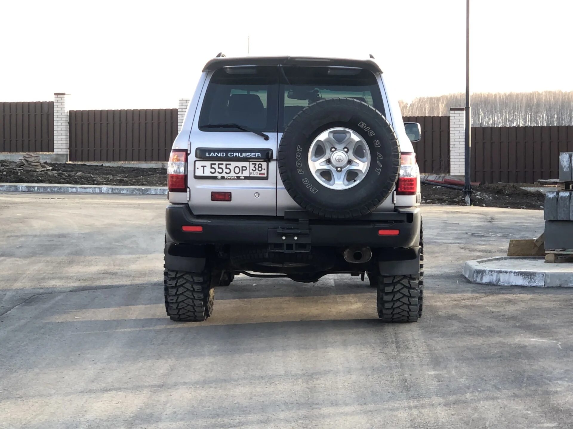 Toyota land cruiser 105 35 колеса. Toyota hilux surf 130 калитка запаски. Тойота калитка. Калитка для запаски тойота ленд крузер 100. Калитка на прадо 150 bms.