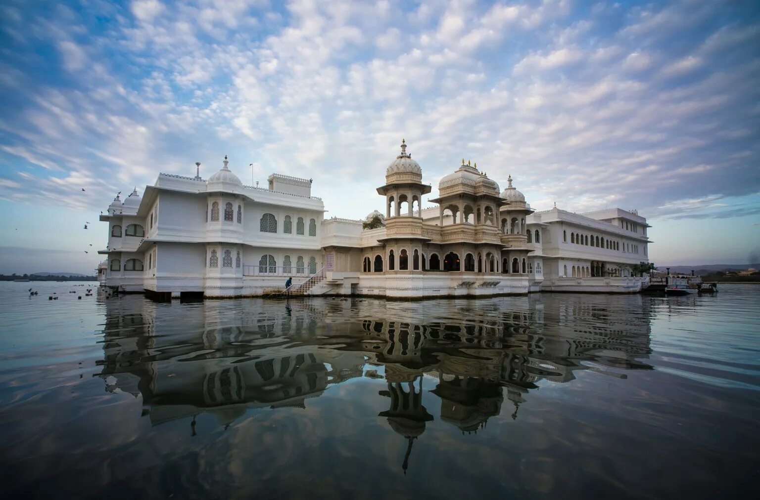 Taj lake. Озёрный дворец, удайпур, индия. тадж лейк палас удайпур. отель «озёрный дворец» (lake palace), индия. озерный дворец джаг нивас в индии.