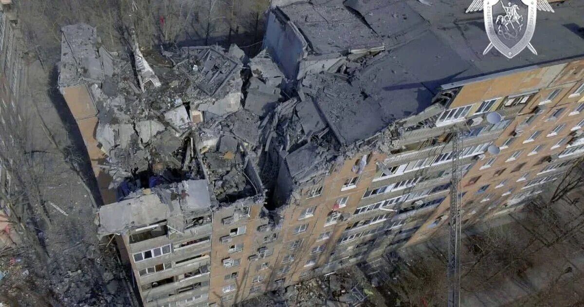 Разрушенный дом. Разрушенные здания в Донецке. Разрушенный дом в Донецке. Разрушенное здание в Харькове.