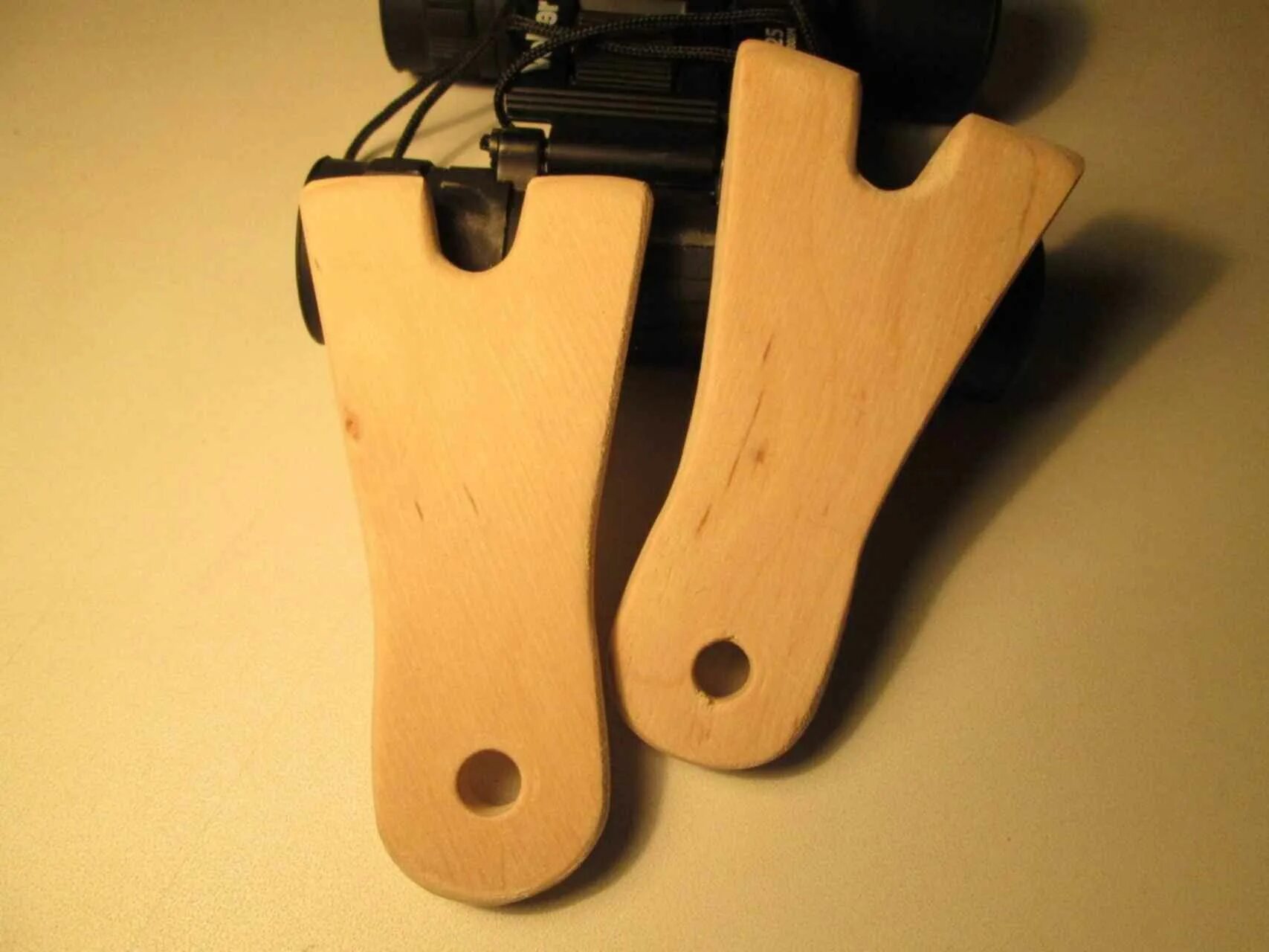 Ружье рогатка. Форма рогатки из фанеры. Рогатка для рыбалки со стрелами. Мощные рогатки для стрельбы стальными шариками. Кастомные рагадки.