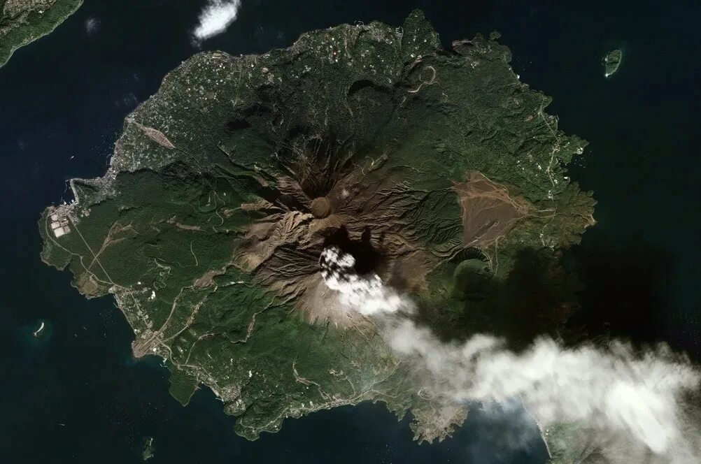Погода в реальном времени со спутника точный. Вулкан Сакурадзима на карте Японии. Снимки со спутника. Спутниковый снимок. Съемки земли со спутника.