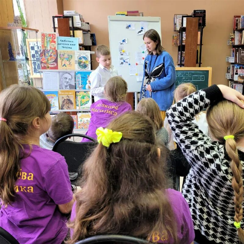 известные произведения ивана крылова. крылов иван андреевич выставка книг. басни мероприятия в библиотеке. крылов и его произведения. экологическая выставка.