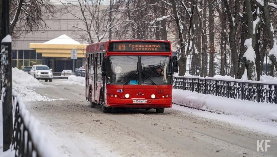 Воронеж казань автобус. Автобус Казань. Казанские автобусы. Городской автобус Казань. Красный автобус Казань.