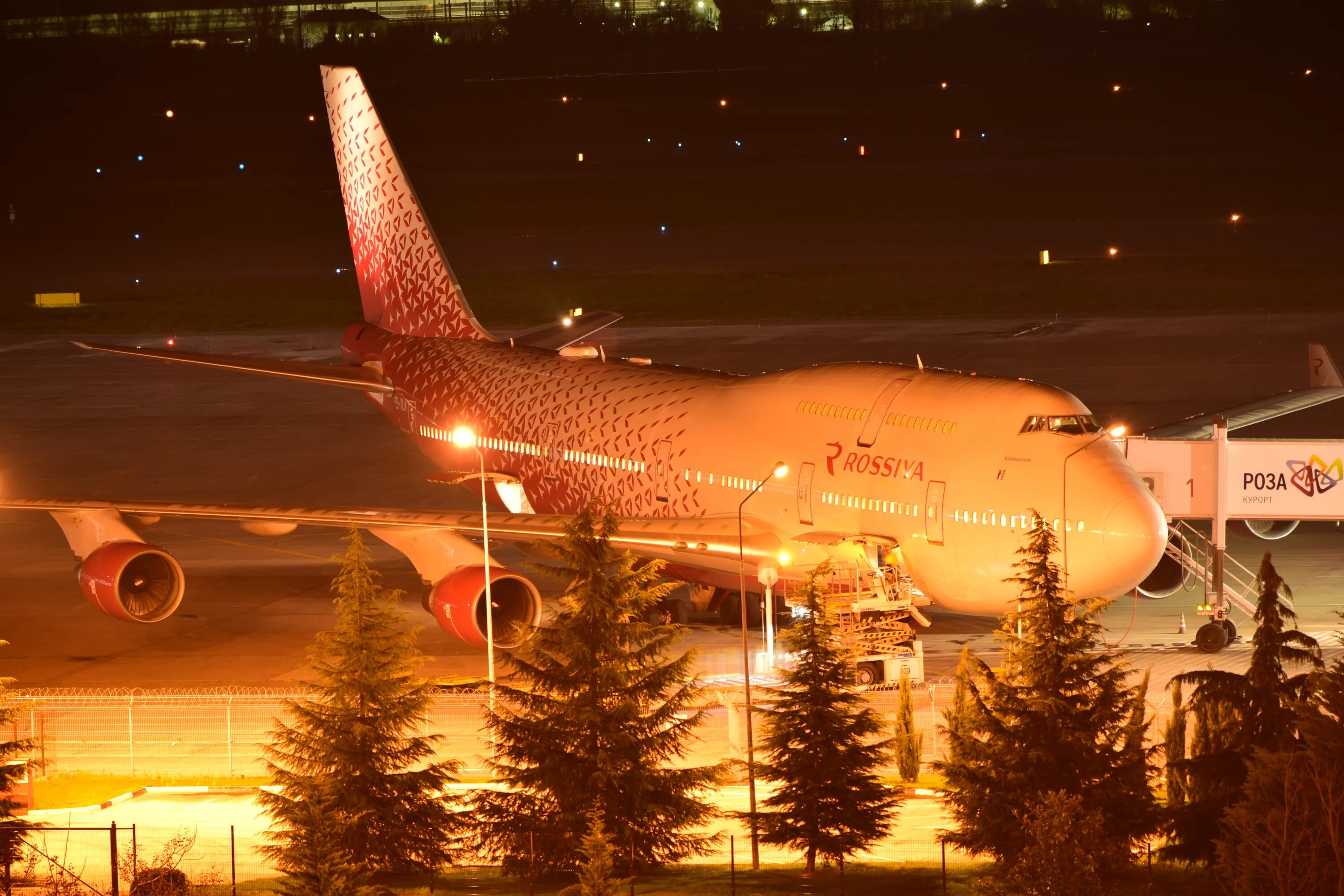 Boeing 2. Самолёт Боинг 747-400. Боинг 747 авиакомпания Россия. Боинг 747 400 Россия. Самолет авиакомпании Россия Боинг 747.