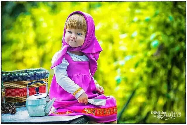 девушки маша платком. красивая девушка в платке. девушки маша платком. девушки маша платком. девушка в черном платке.