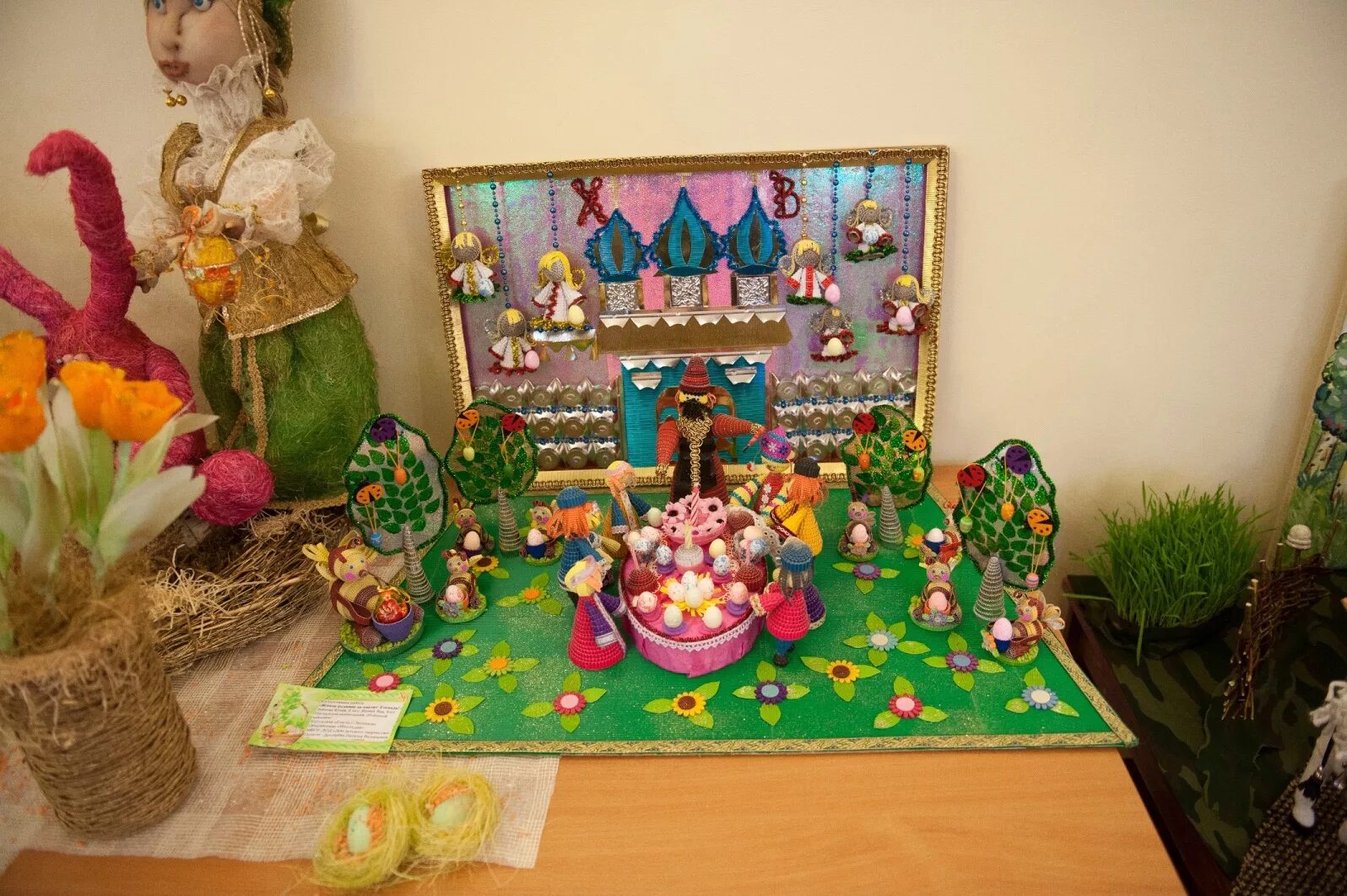 декоративно прикладное искусство в садике. дпи для детей. художественно-прикладное творчество в детском саду. выставка сувениров в детском саду. дом творчества поделки.