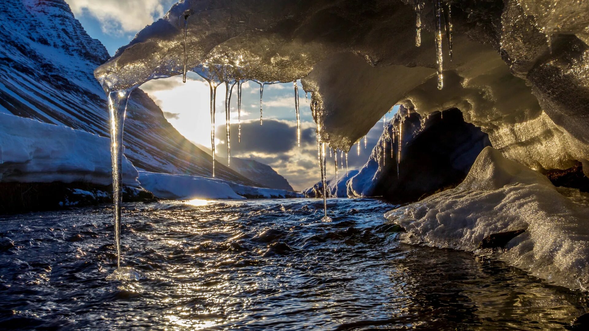 Красивая природа. Таяние ледников в горах. Горы снег вода. Горы и вода. Море и горы.