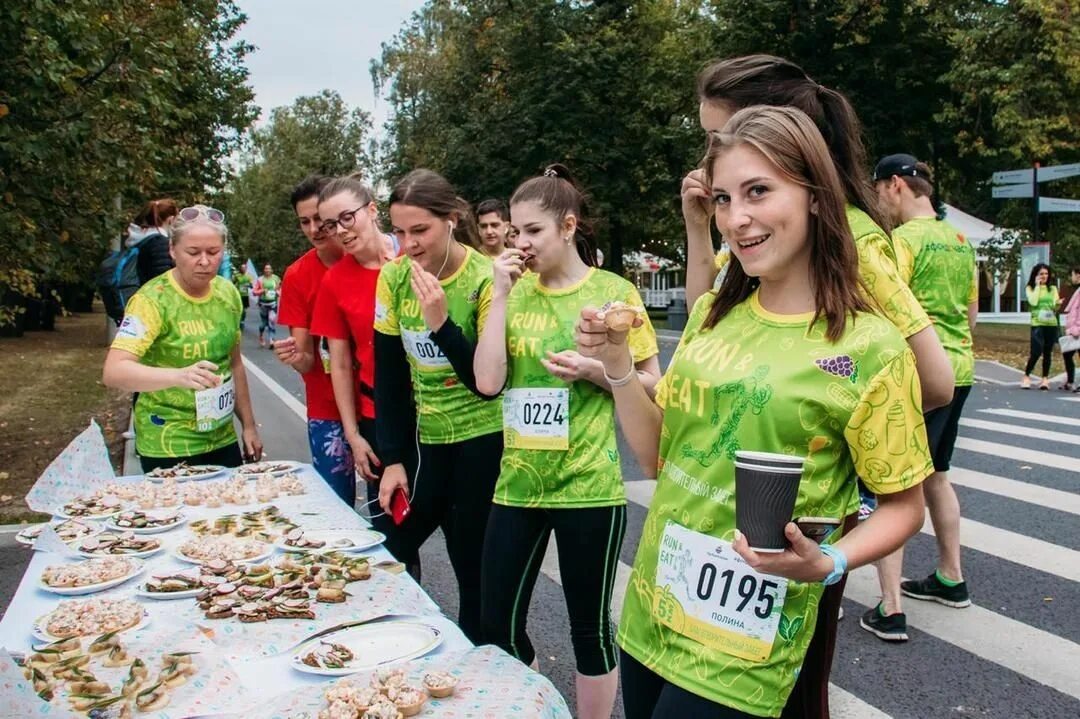Эйсид хаус. Забег run and eat 2023. Благотворительный забег run eat. Беги. Благотворительный гастрономический забег «run & eat».