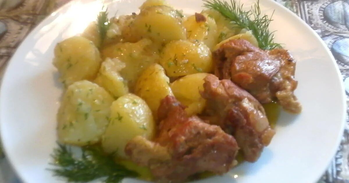 Свинина с молодой картошкой