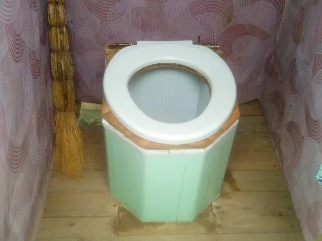 Производство деревянных туалетов в Тюмени