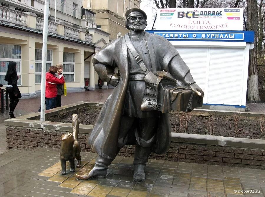 Купец дона ростов. Памятник коробейнику в ростове на дону. Памятник коробейнику в ростове на дону. Купец коробейник и его кот ростов. Купец коробейник и его кот ростов на дону.
