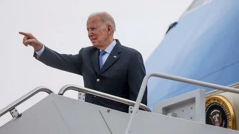 Кадры байдена в самолете с переводом