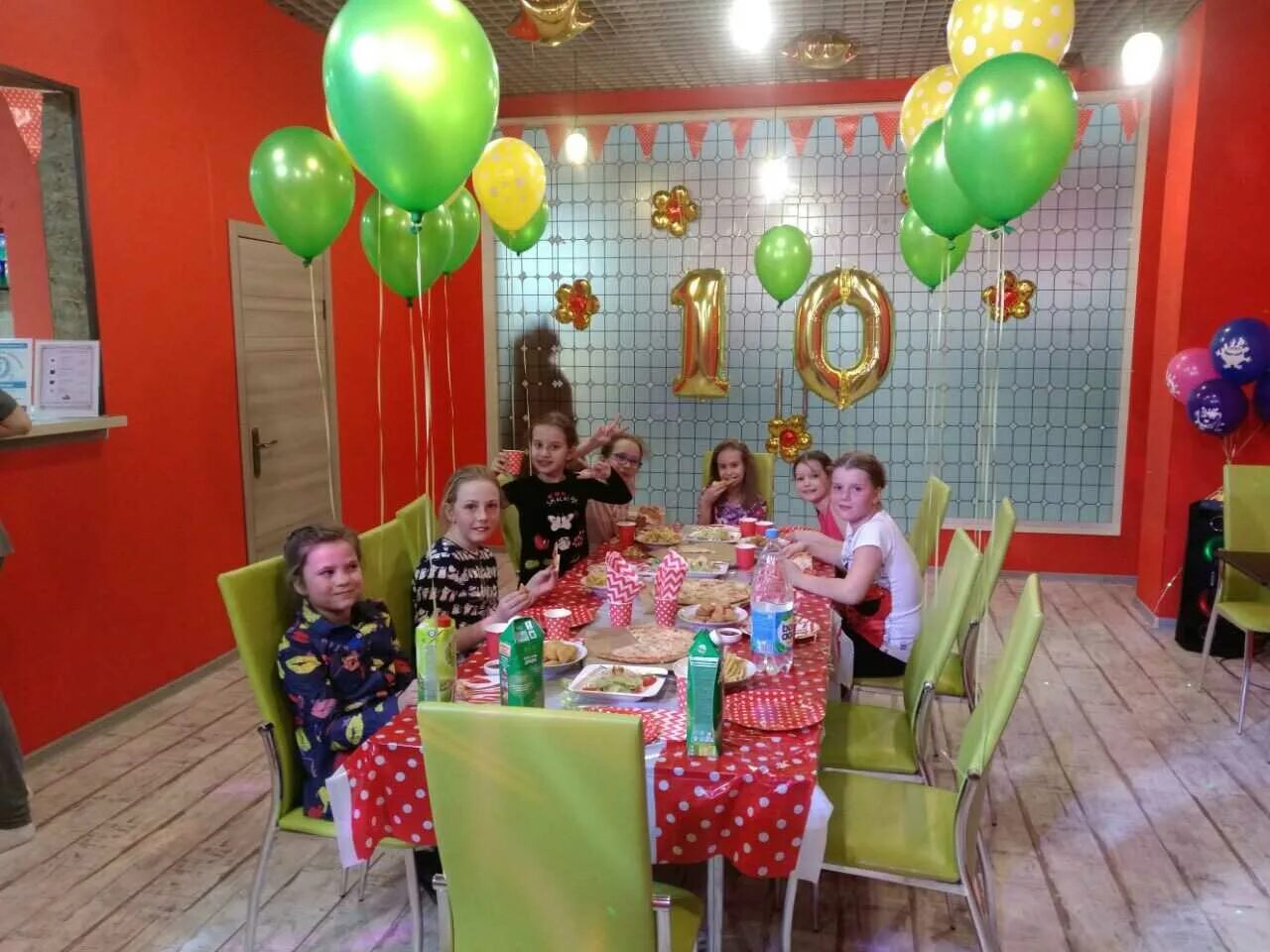 Места где отпраздновать др. Детский день рождения. Детские кафе для дня рождения. Кафе для празднования дня рождения ребенка. Место для дня рождения ребенка.