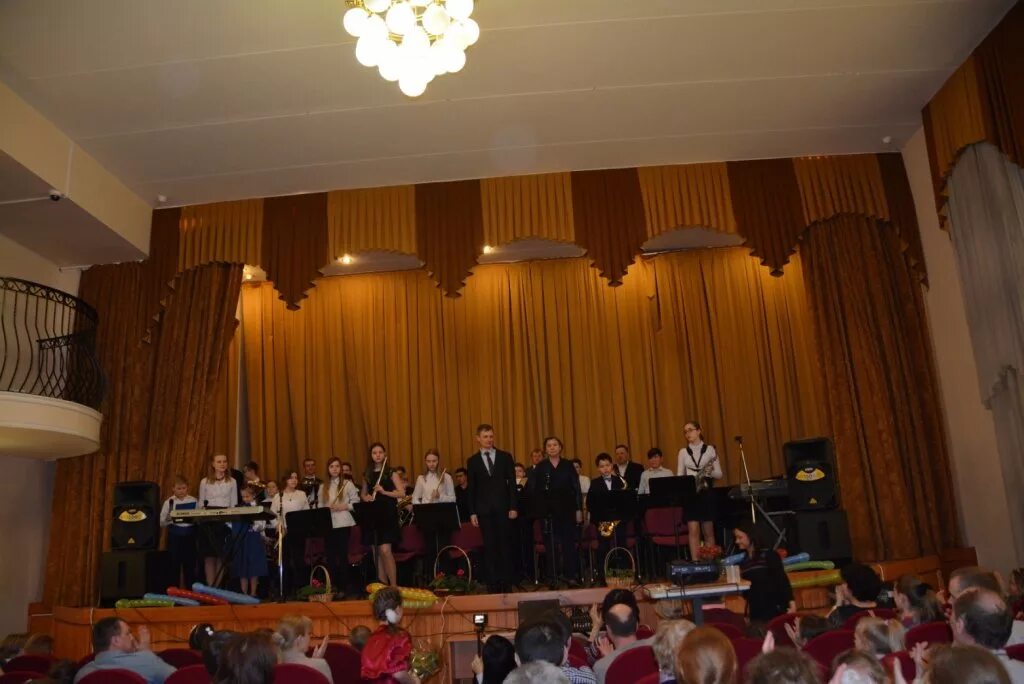 школа искусств 30 новосибирск. концертный зал школы музыкальной лечногородской. дши 30 новосибирск официальный сайт. дши 30. дши 30 новосибирск.