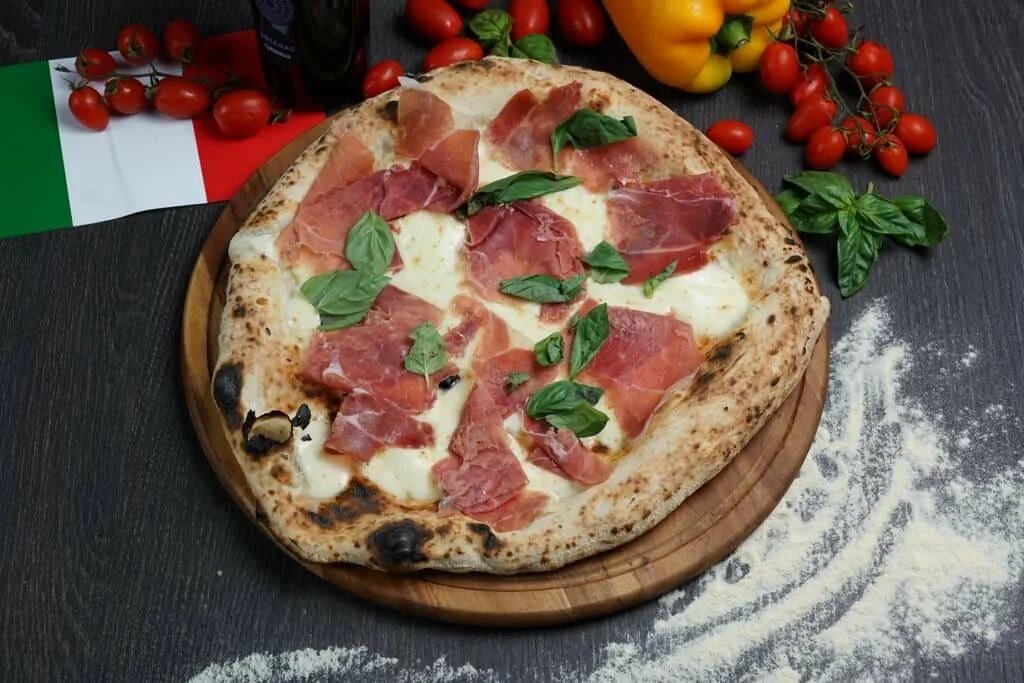 Italian pizza Екатеринбург. Пицца в ресторане Италии. Стейк пиццайоло. Пицца Овен. Италиан пицца березовский