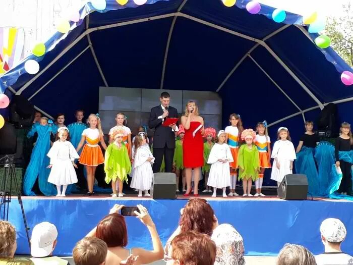 дискотека для молодежи. репертуар дворца ленина в березниках. дискотека в серпухове фото. дискотека в дк. дискотека в гостинице космос.