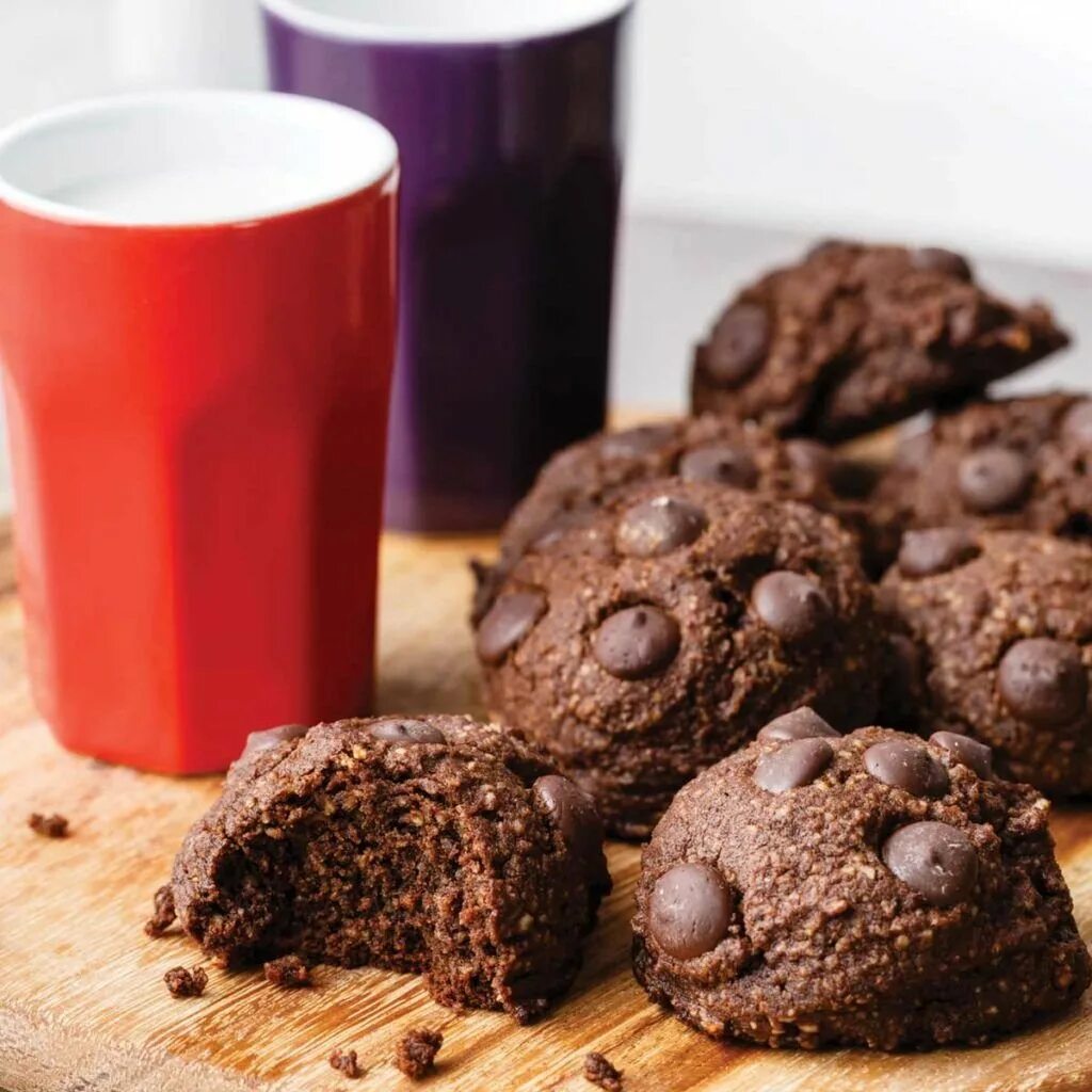 Печенье с шоколадом рецепт в домашних. Кукис Брауни. Печенье Брауни шоколадное. Брауни шоколадное печенье Baker. Кукис шоколадный.