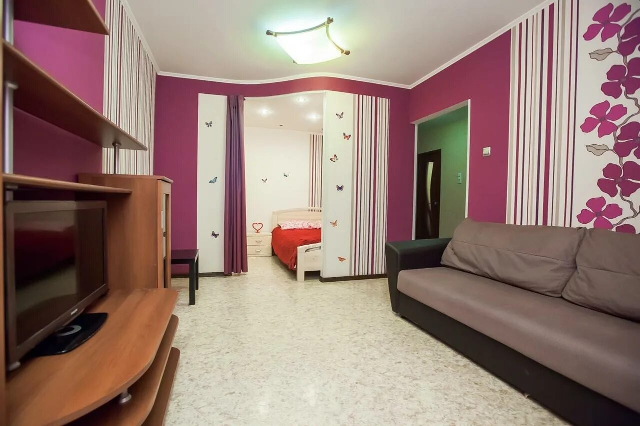 дешевые комнаты. советская 69 томск. диваны в квартиру для однокомнатной квартиры. суточная квартира. квартира обычная.