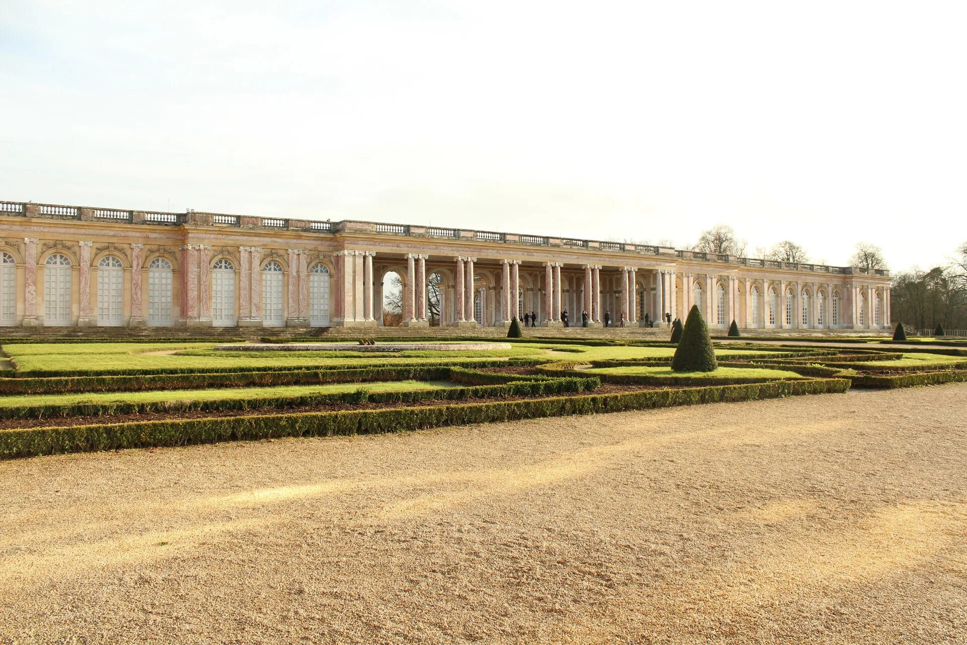Трианон версаль. Grand Trianon Versailles. Большой Трианон Версальского дворца. Большой Трианон в Версале план. Трианон парк Венгрия.