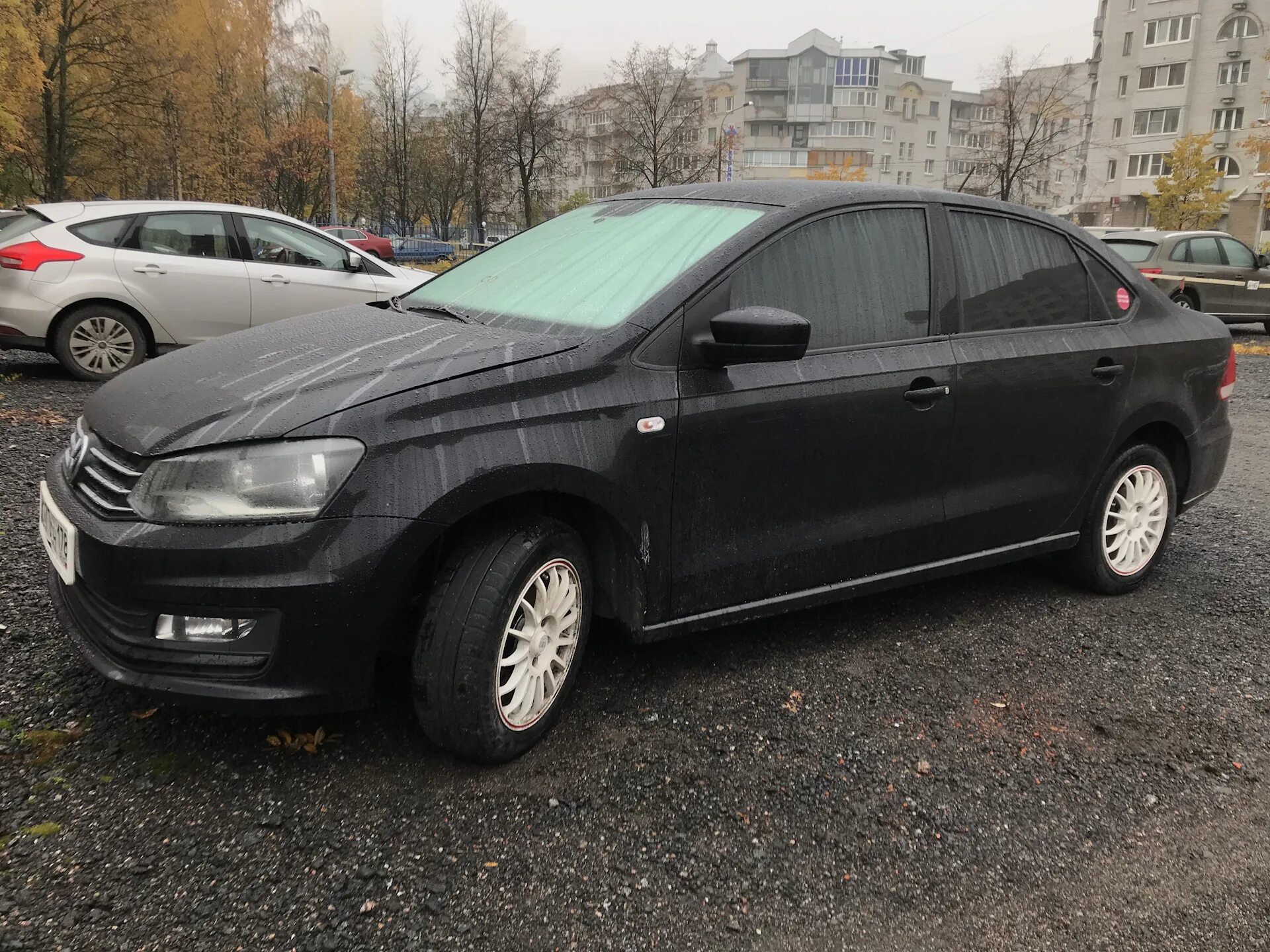 Тонировка поло. Тонировка 20 на поло седан. Тонировка 50% Volkswagen Polo sedan. Фольксваген поло тонировка передних. Volkswagen Polo тонировка 50.