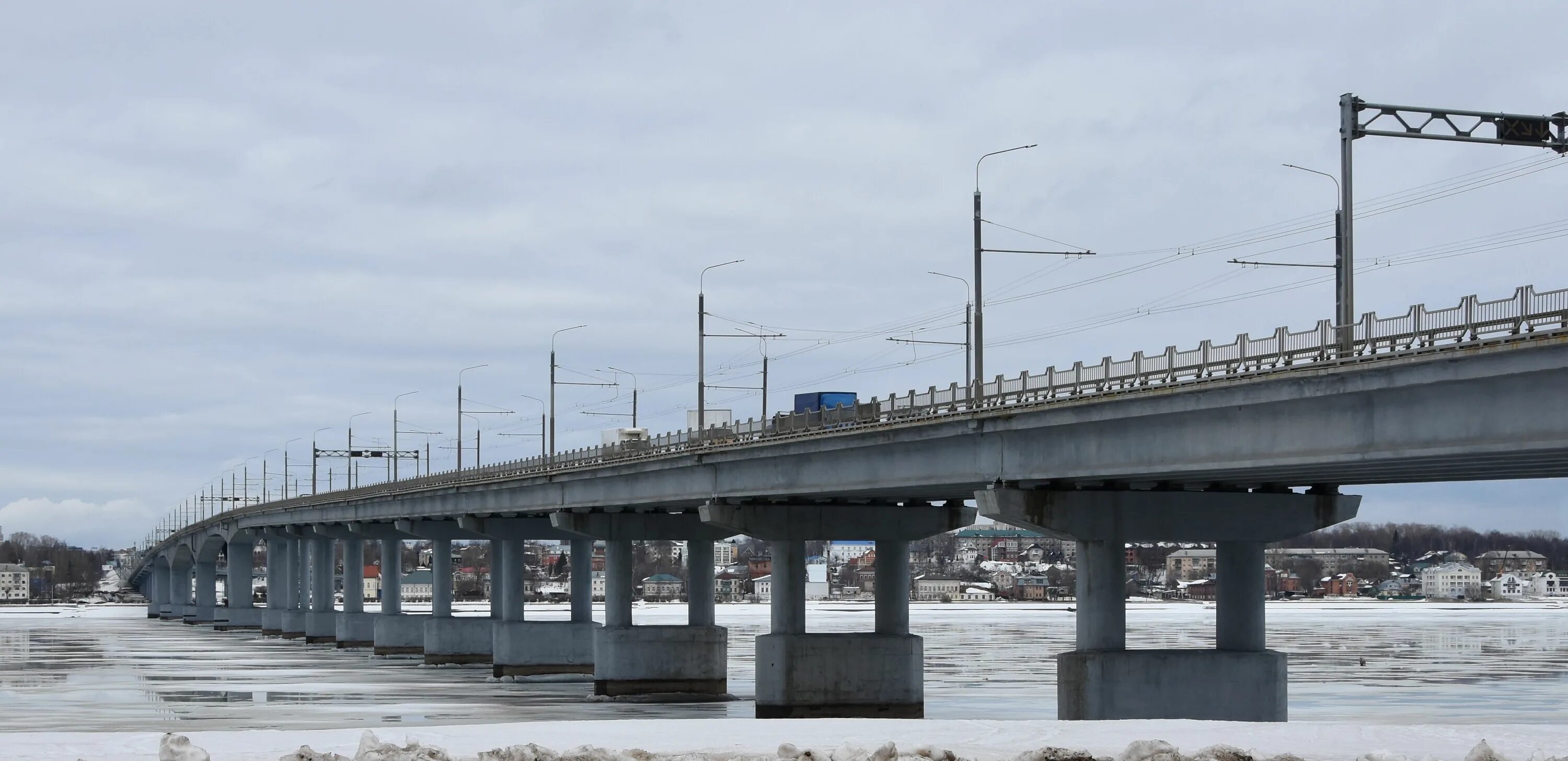 Ремонт моста в костроме через волгу. Костромской мост через Волгу. Железнодорожный мост через Волгу Кострома. ЖД мост Кострома. Кострома Волга мост.