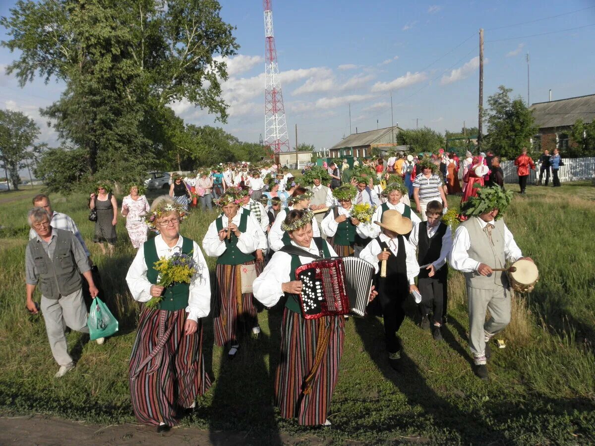 Рп5 крутинка. Деревня Рыжково Омская область. Деревня Рыжково Крутинский район. Село Яман Крутинский район. Село Яман Омская область.